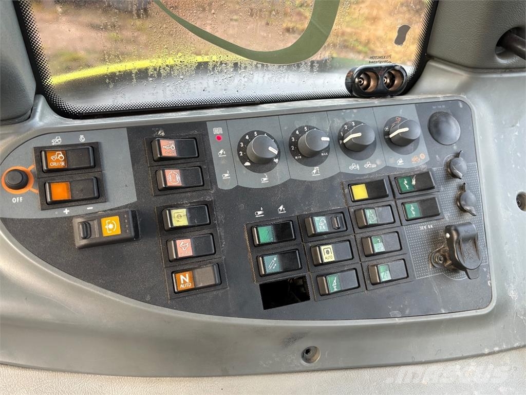 Valtra N141 LS Alaterällä. Etuaura ja takalana saatavilla Трактори