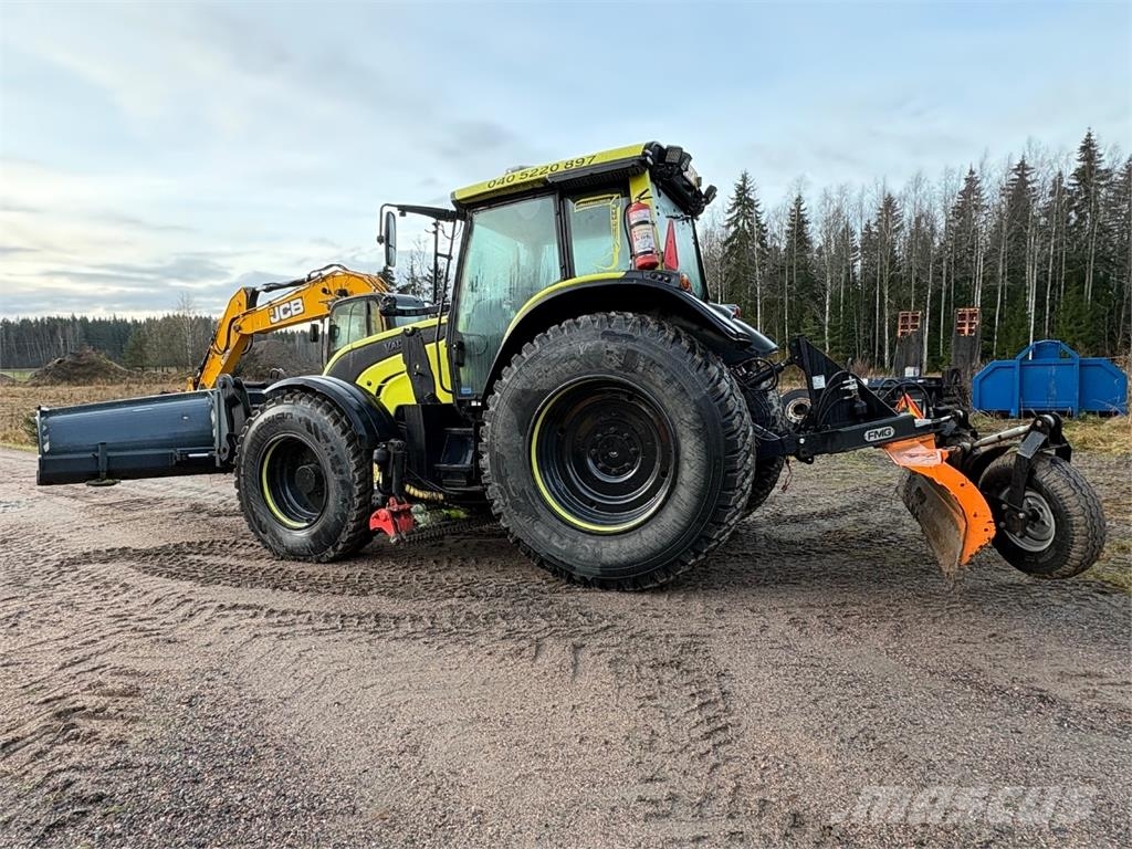 Valtra N141 LS Alaterällä. Etuaura ja takalana saatavilla Трактори