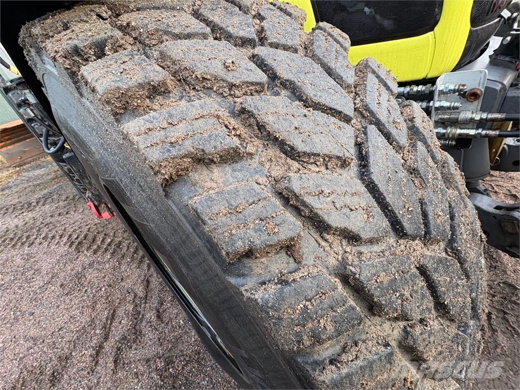 Valtra N141 LS Alaterällä. Etuaura ja takalana saatavilla Трактори