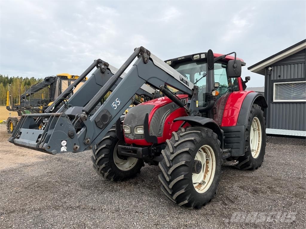 Valtra N142 Traktorid