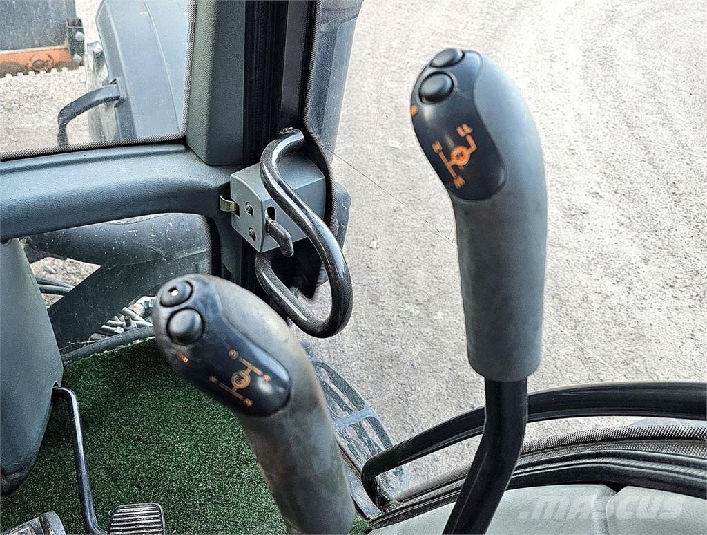 Valtra N82, kuormain, hakkuri, metsäperävaunu 拖拉机/农用车