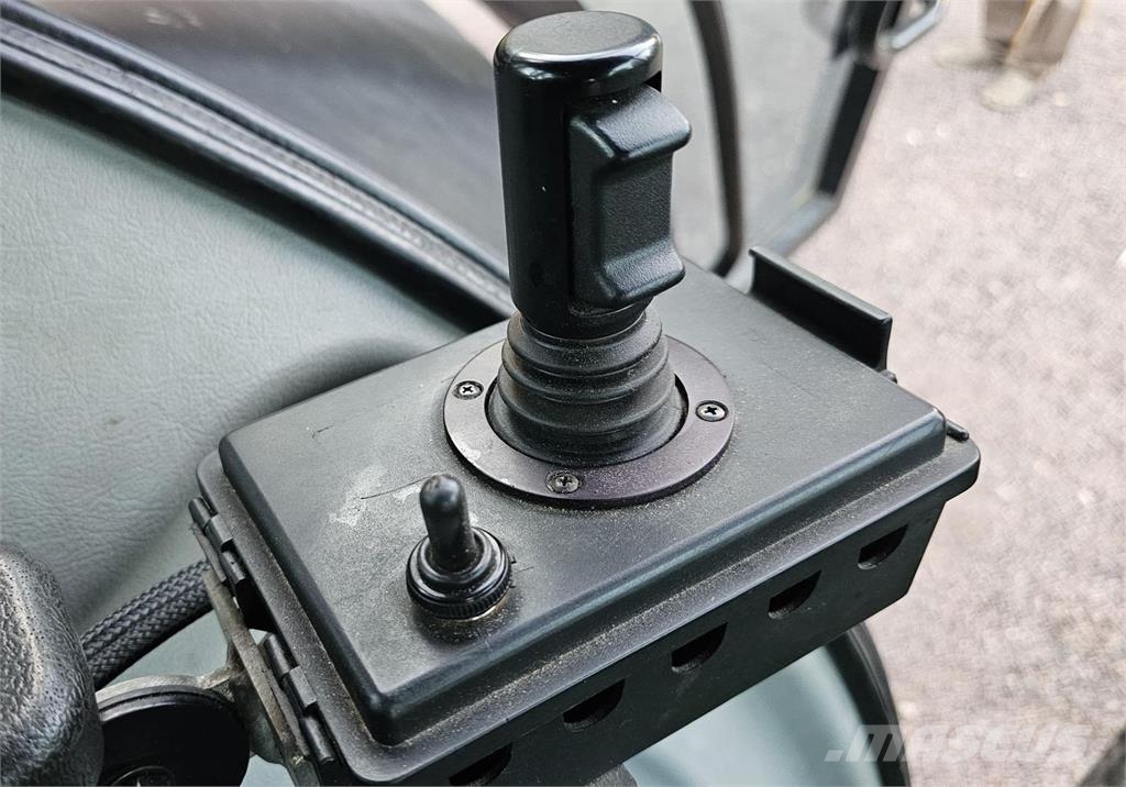 Valtra N82, kuormain, hakkuri, metsäperävaunu 拖拉机/农用车