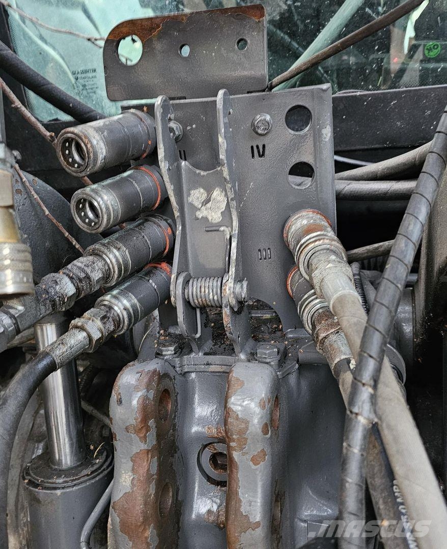 Valtra N82, kuormain, hakkuri, metsäperävaunu 拖拉机/农用车