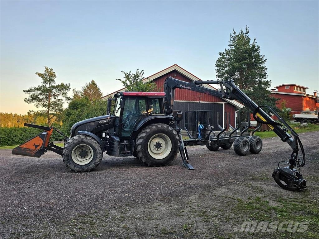 Valtra N82, kuormain, hakkuri, metsäperävaunu 拖拉机/农用车