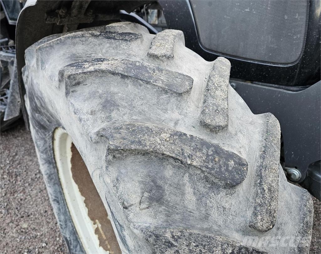 Valtra N82, kuormain, hakkuri, metsäperävaunu 拖拉机/农用车