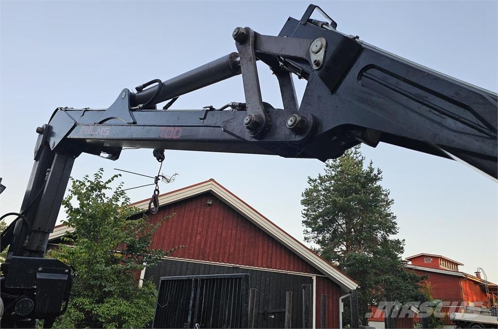 Valtra N82, kuormain, hakkuri, metsäperävaunu 拖拉机/农用车