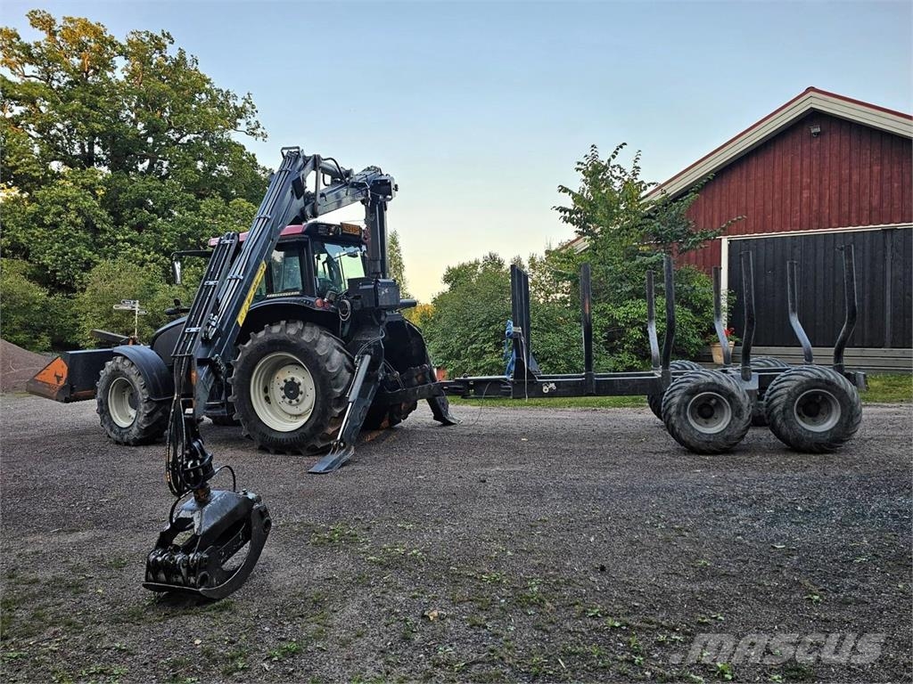 Valtra N82, kuormain, hakkuri, metsäperävaunu 拖拉机/农用车