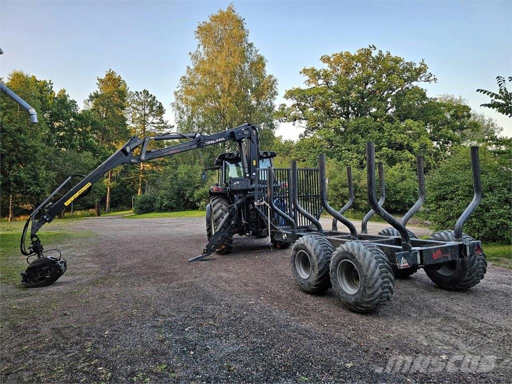 Valtra N82, kuormain, hakkuri, metsäperävaunu 拖拉机/农用车