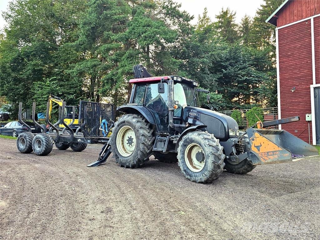 Valtra N82, kuormain, hakkuri, metsäperävaunu 拖拉机/农用车