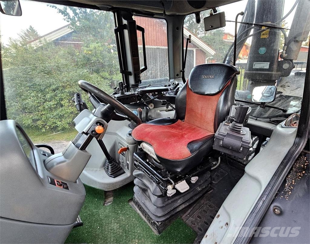 Valtra N82, kuormain, hakkuri, metsäperävaunu 拖拉机/农用车