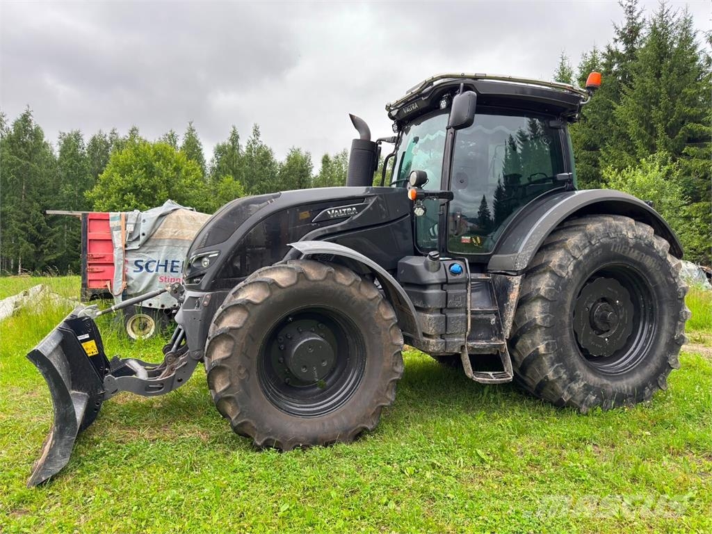 Valtra S 374 MYYTY!! Tractores