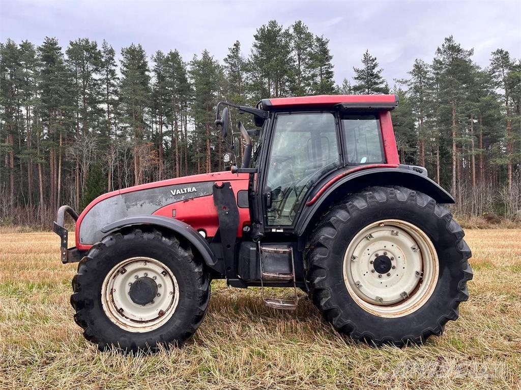Valtra T151E Hitech Traktoriai