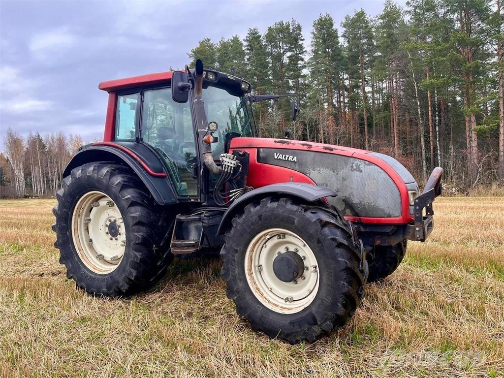 Valtra T151E Hitech Traktoriai