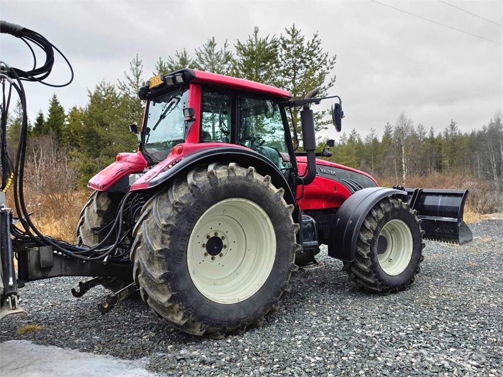 Valtra T202 拖拉机/农用车
