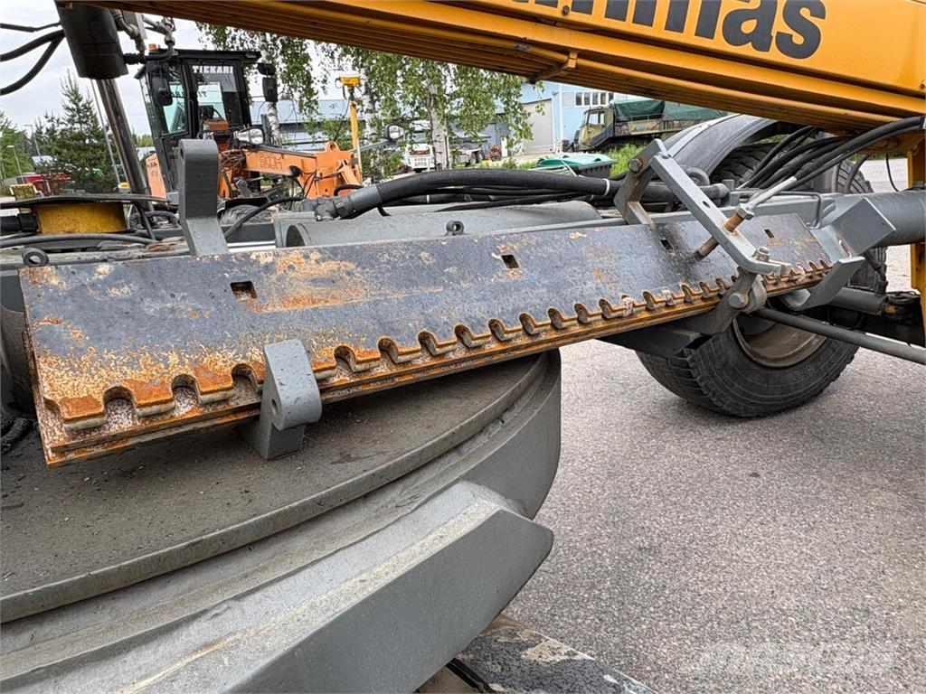 Vammas RG 181 + TRIMBLE 3D معدات تمهيد الطرق