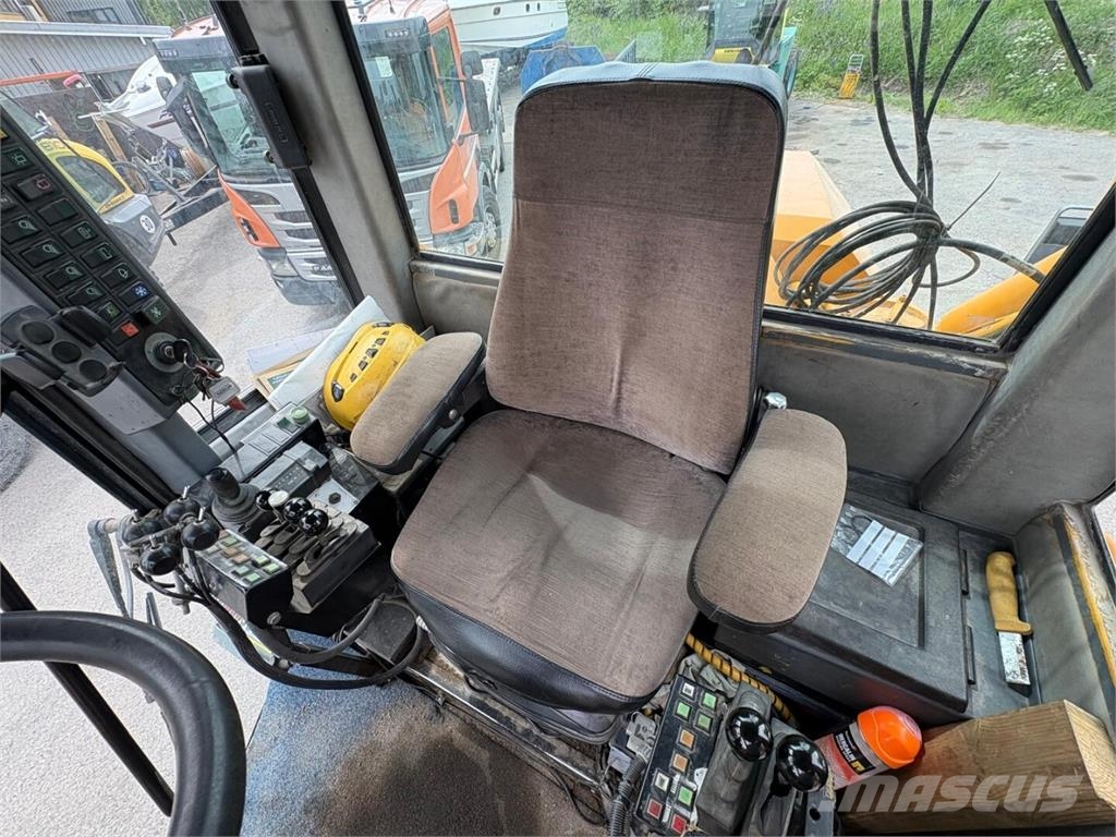 Vammas RG 181 + TRIMBLE 3D معدات تمهيد الطرق