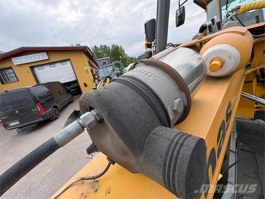 Vammas RG 181 + TRIMBLE 3D معدات تمهيد الطرق