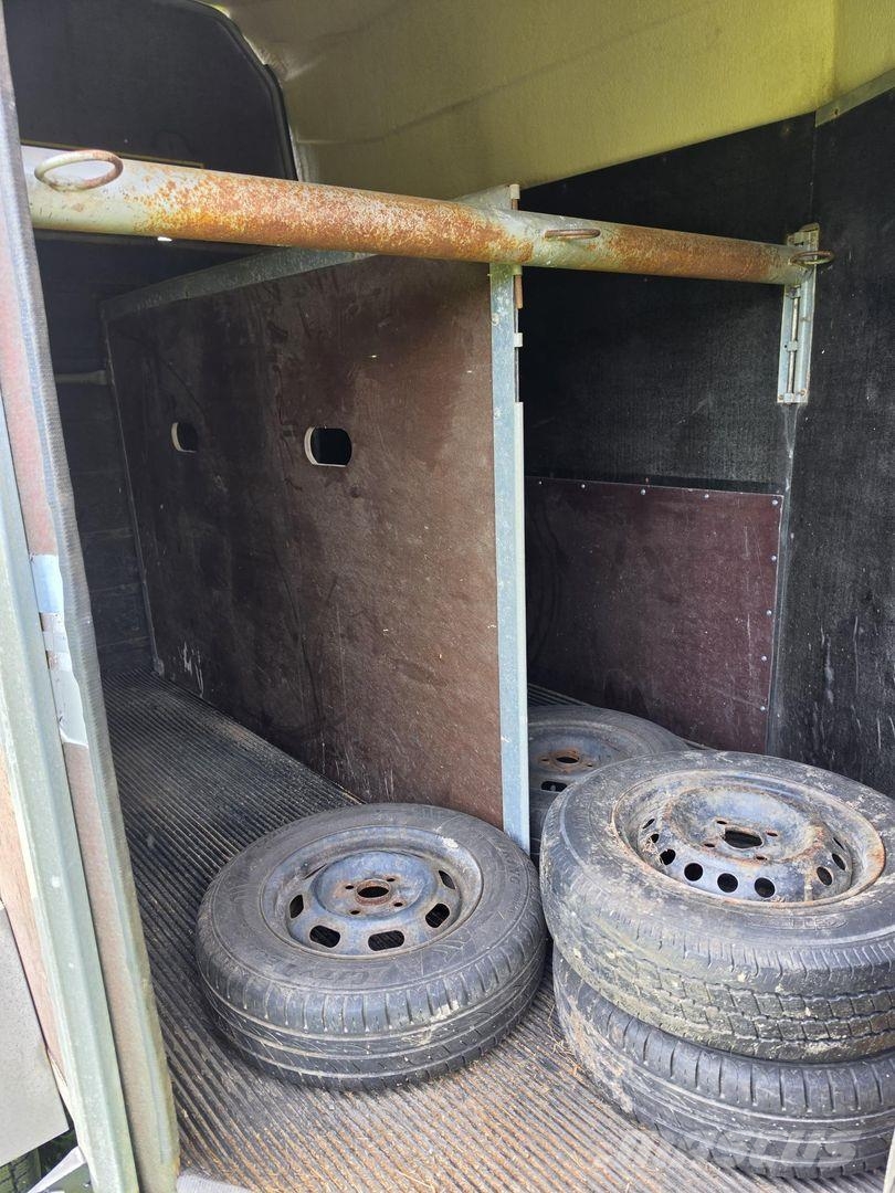 Värmlandsvagnen Hevoskuljetusperävaunu Veetransport aanhanger