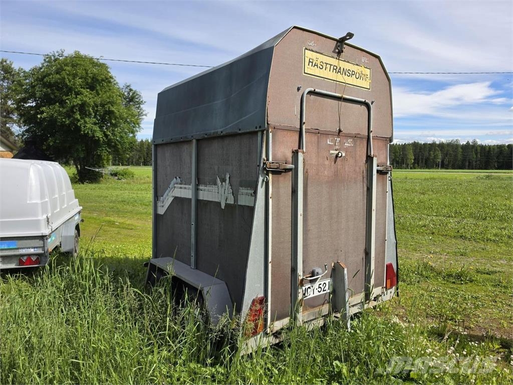 Värmlandsvagnen Hevoskuljetusperävaunu Veetransport aanhanger