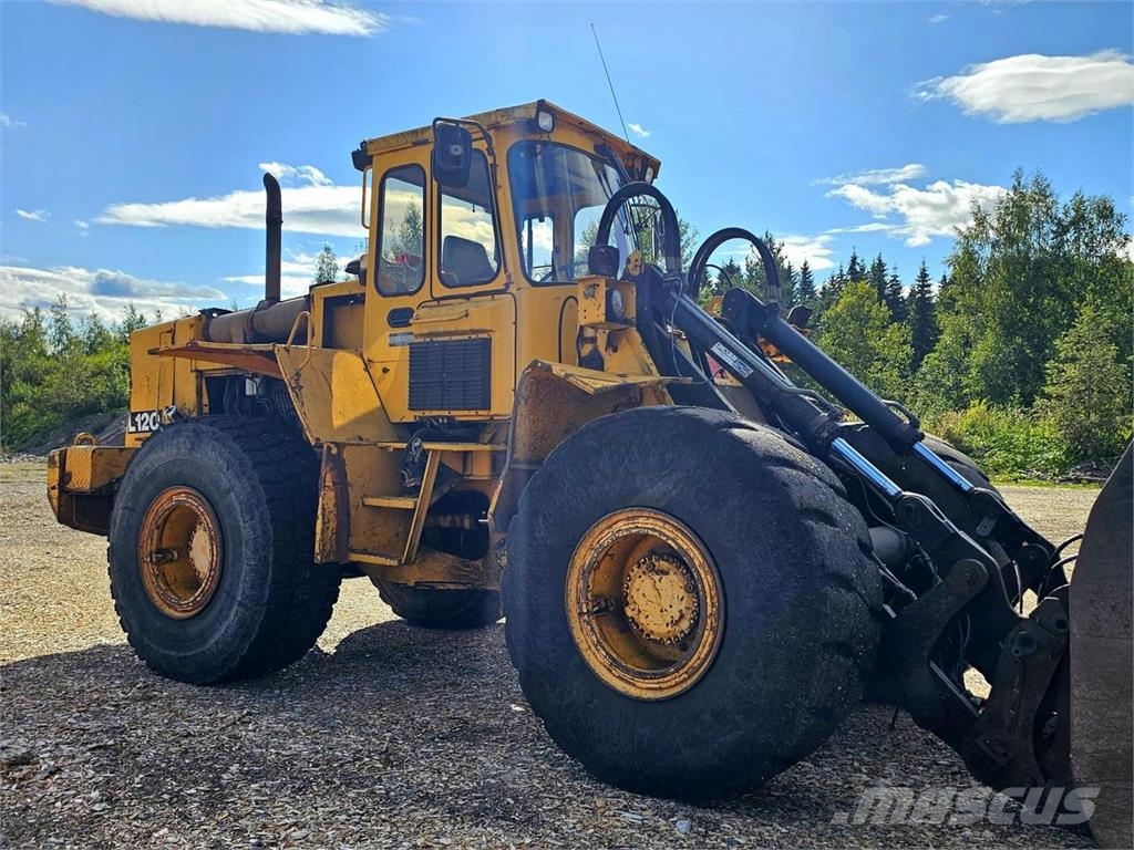 Volvo BM L120 Pale gommate