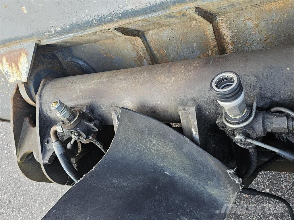 Volvo BM L120C Pale gommate