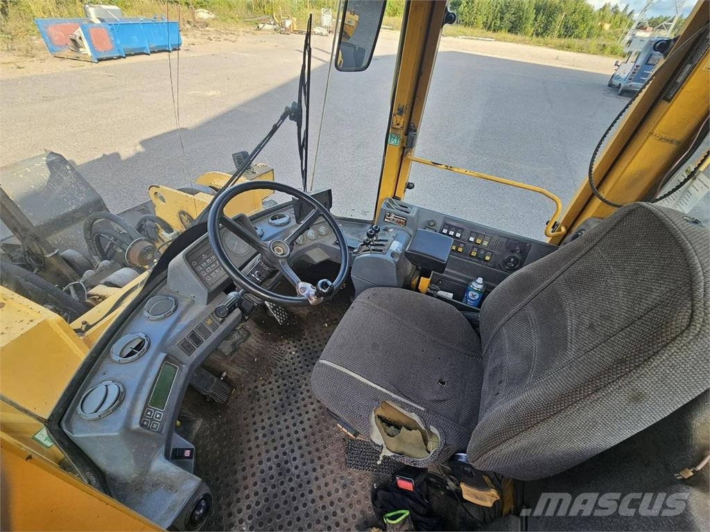 Volvo BM L120C Pale gommate