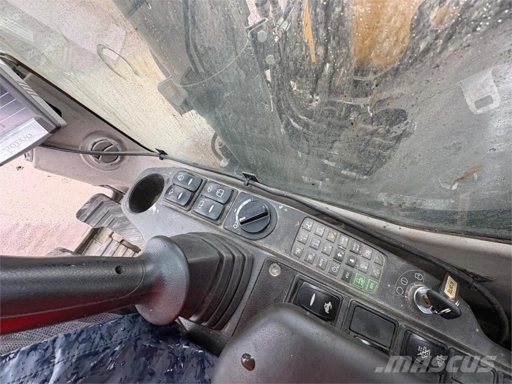 Volvo EC 220 DLR Long reach excavators