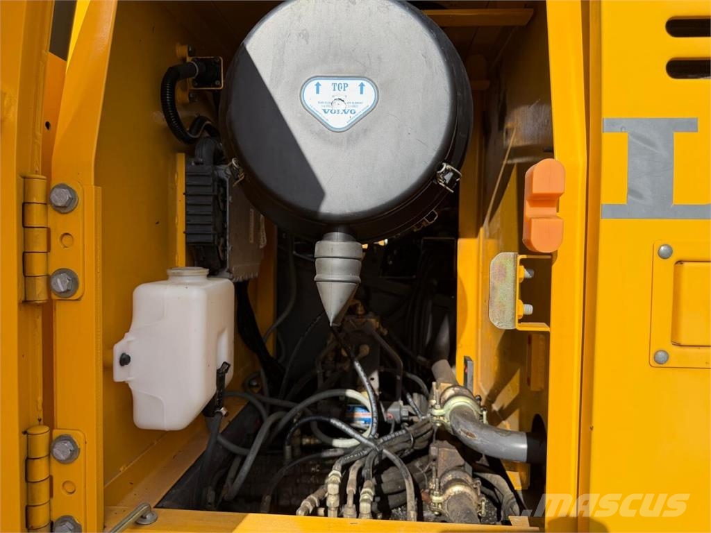 Volvo EC 240 BLC Telakaivukoneet