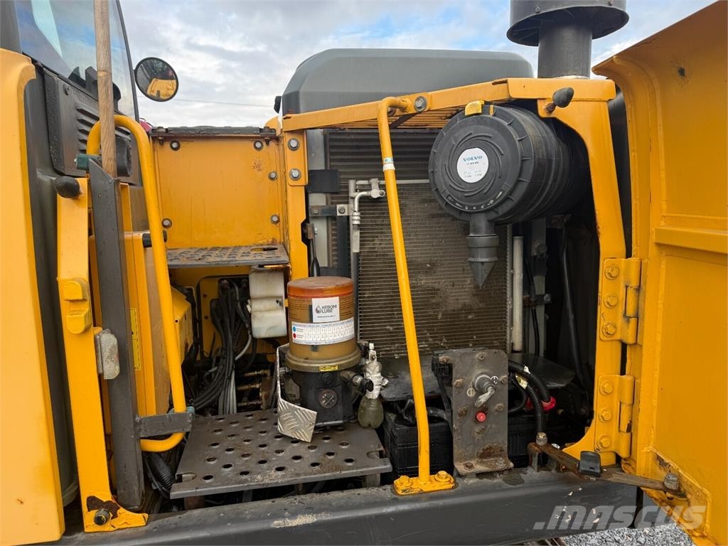 Volvo EC140 DL 대형 굴삭기 29톤 이상