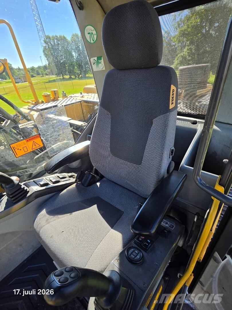 Volvo EC160 CL حفارات زحافة
