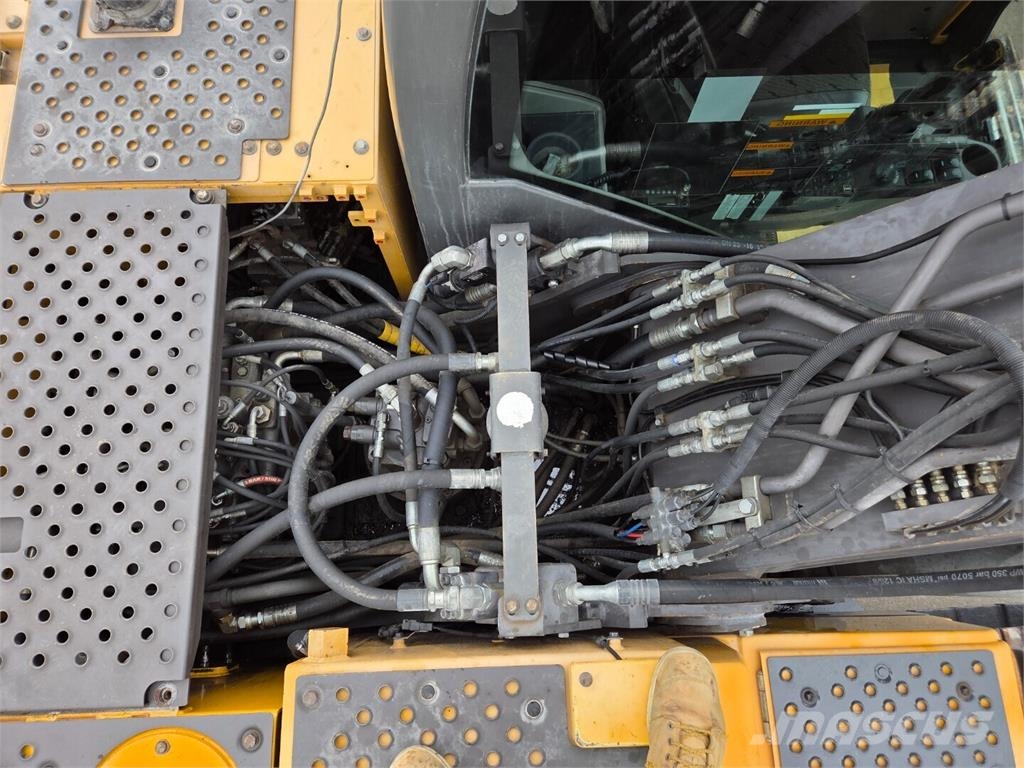 Volvo EC210CL 履带挖掘机