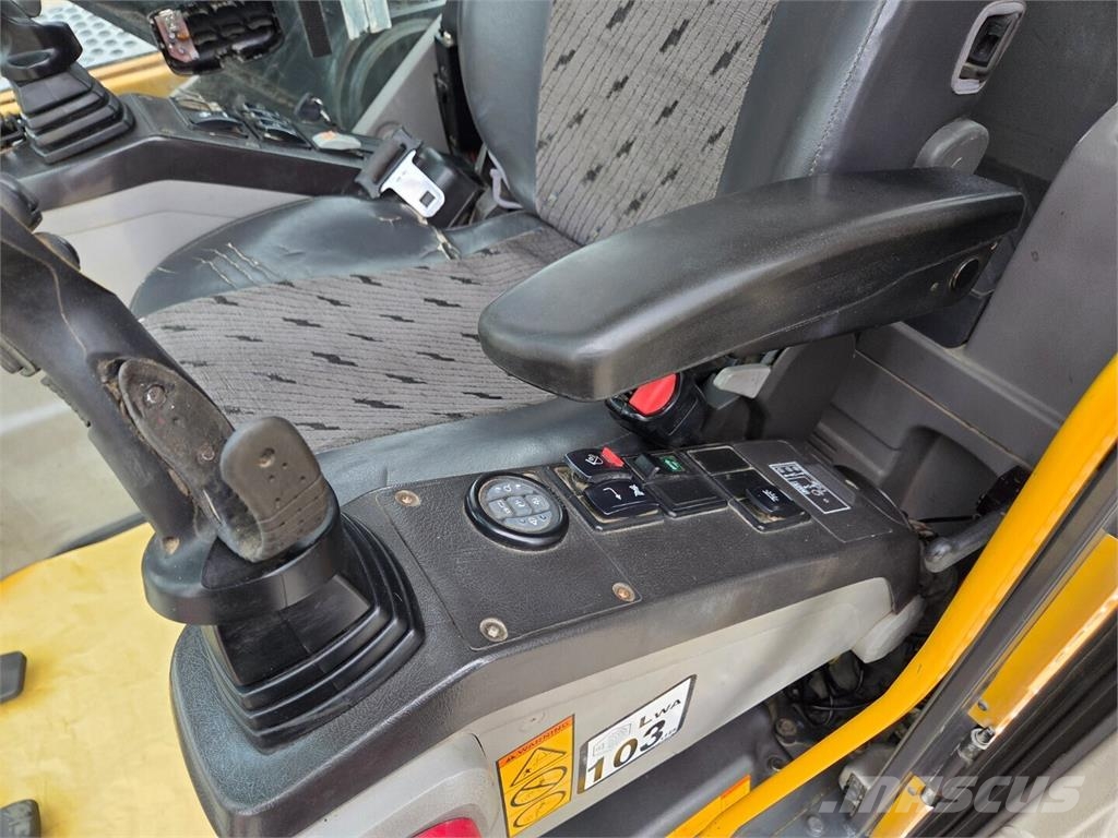 Volvo EC210CL 履带挖掘机