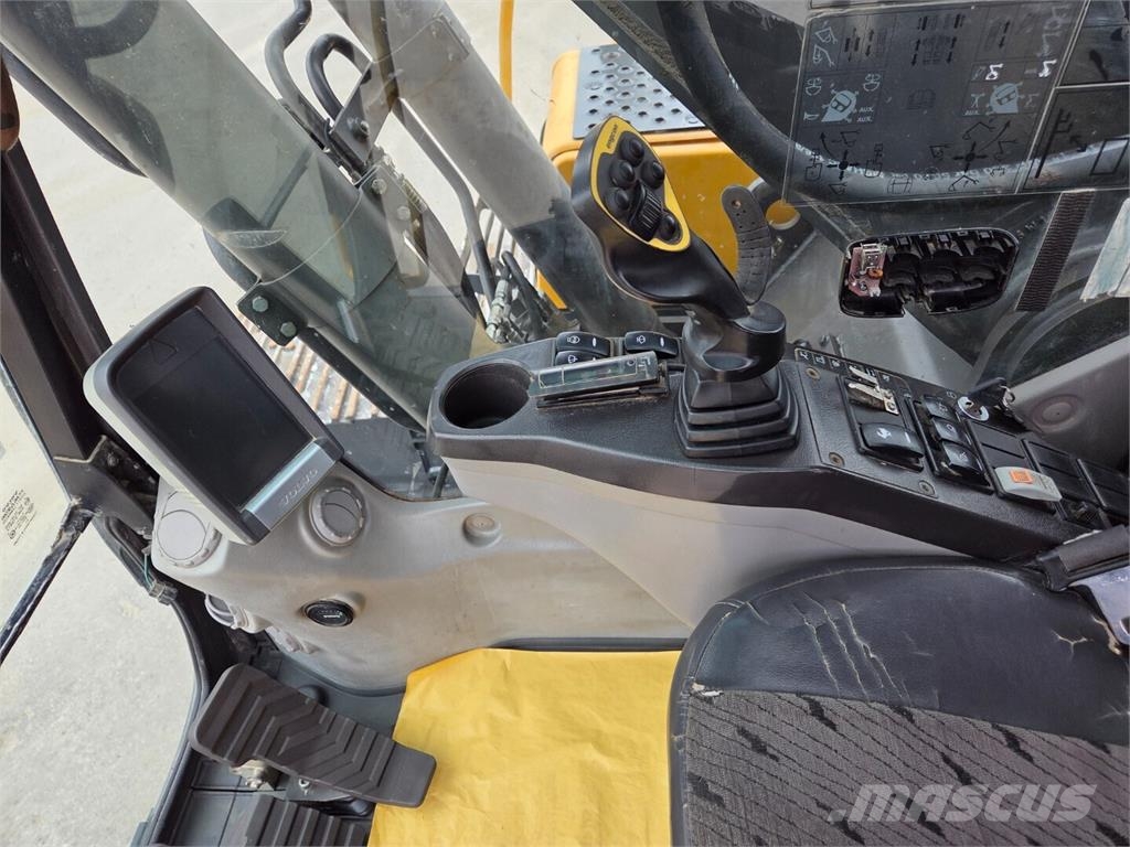 Volvo EC210CL 履带挖掘机