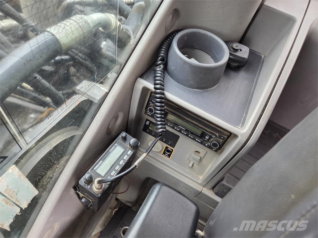 Volvo EC210CL 履带挖掘机