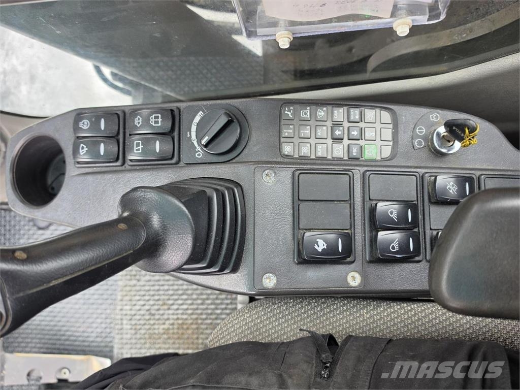 Volvo EC210CL, Webasto, Kallistuva liitin, Kauha Lánctalpas kotrók