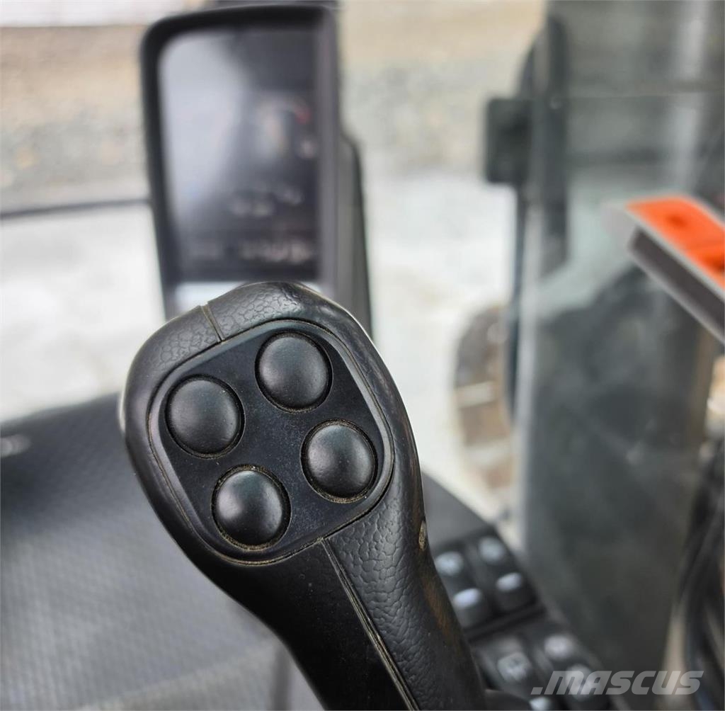 Volvo EC210CL, Webasto, Kallistuva liitin, Kauha Lánctalpas kotrók