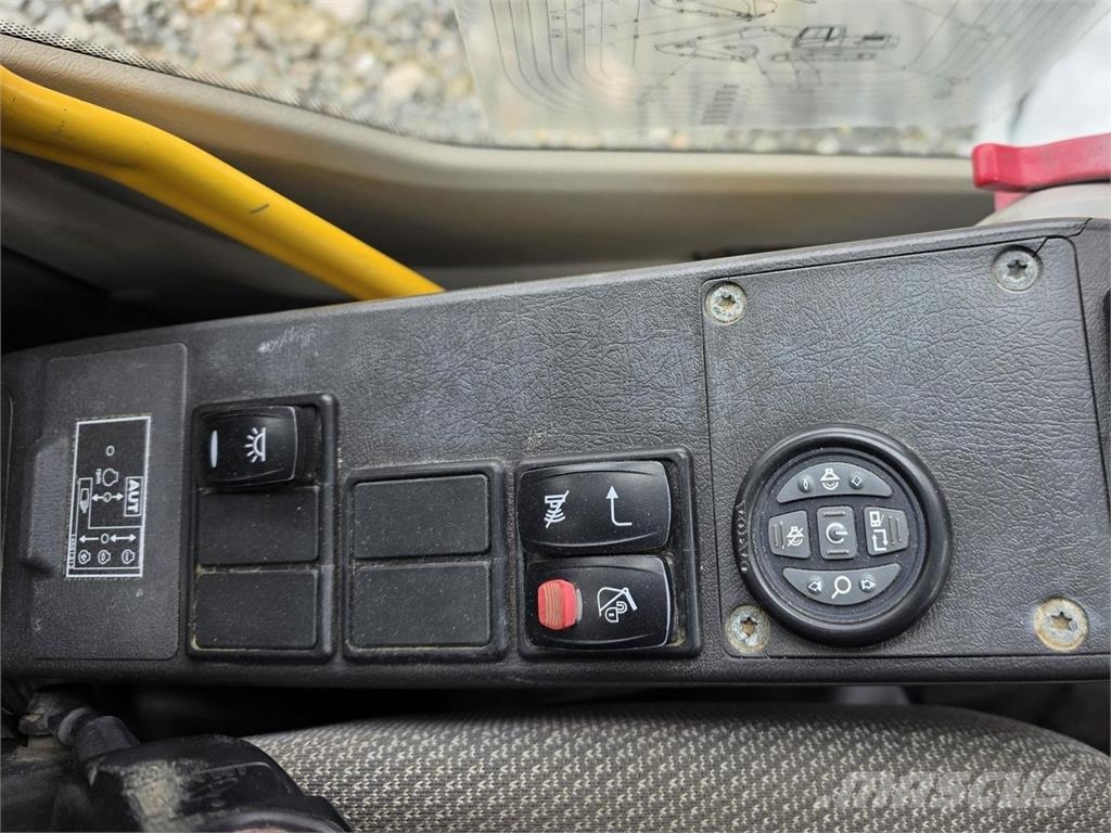 Volvo EC210CL, Webasto, Kallistuva liitin, Kauha Lánctalpas kotrók