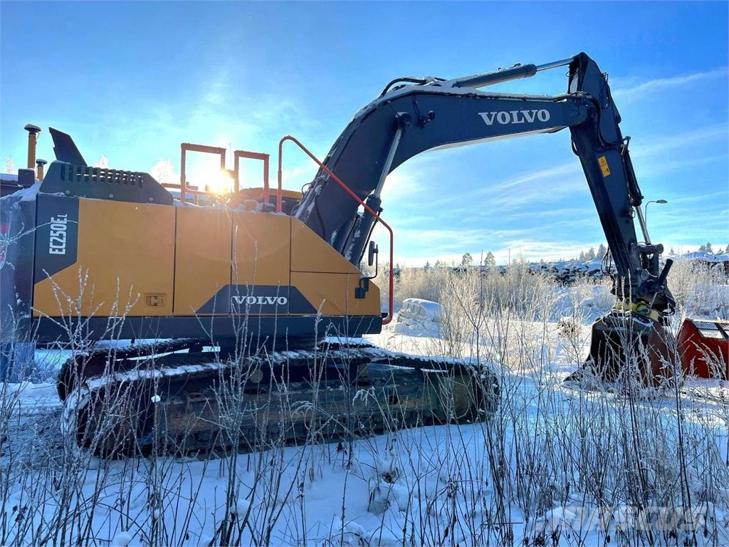Volvo EC250EL, Novatron 3D, Engcon, Eberspächer Paletli ekskavatörler