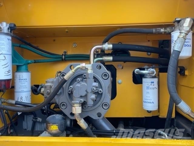 Volvo EC300DL حفارات زحافة