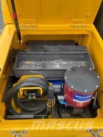 Volvo EC300DL حفارات زحافة