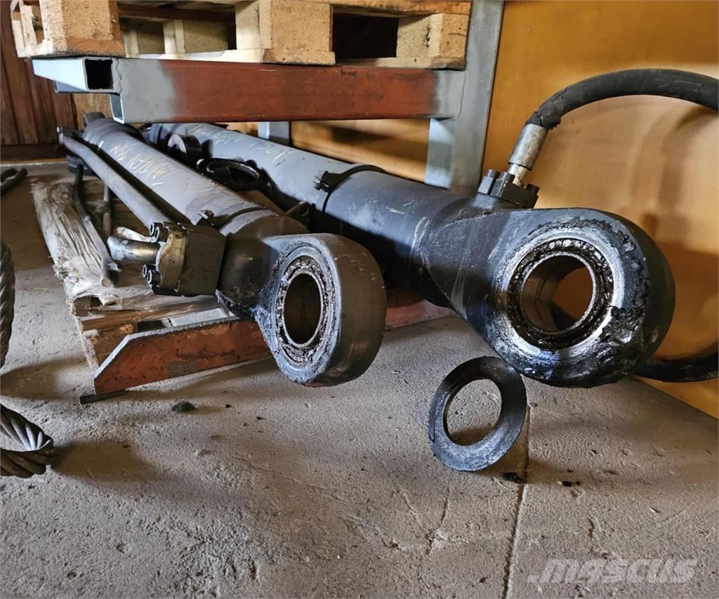 Volvo EC340 puomin sylinterit Andet tilbehør