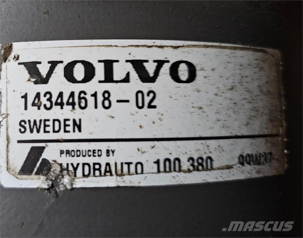 Volvo EC340 puomin sylinterit Andet tilbehør