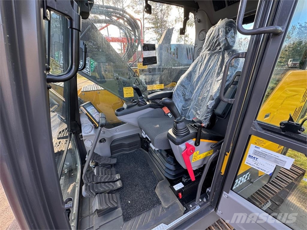 Volvo ECR 235 EL حفارات زحافة