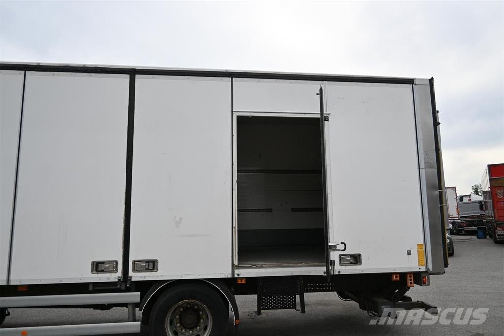 Volvo FE280 4x2 Camiones con caja de remolque