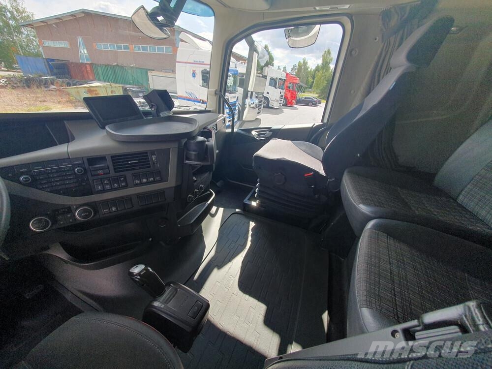 Volvo FH 6x2 -14 Camiones con caja de remolque