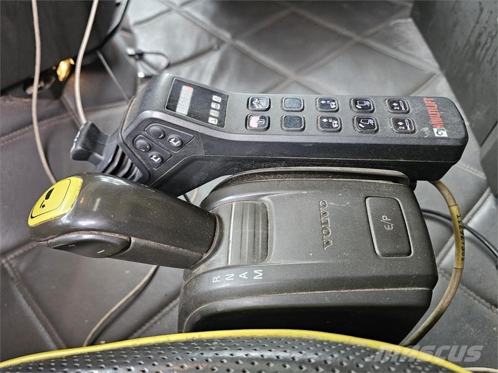 Volvo FH16 8X4 Koukkuauto 工程吊钩车