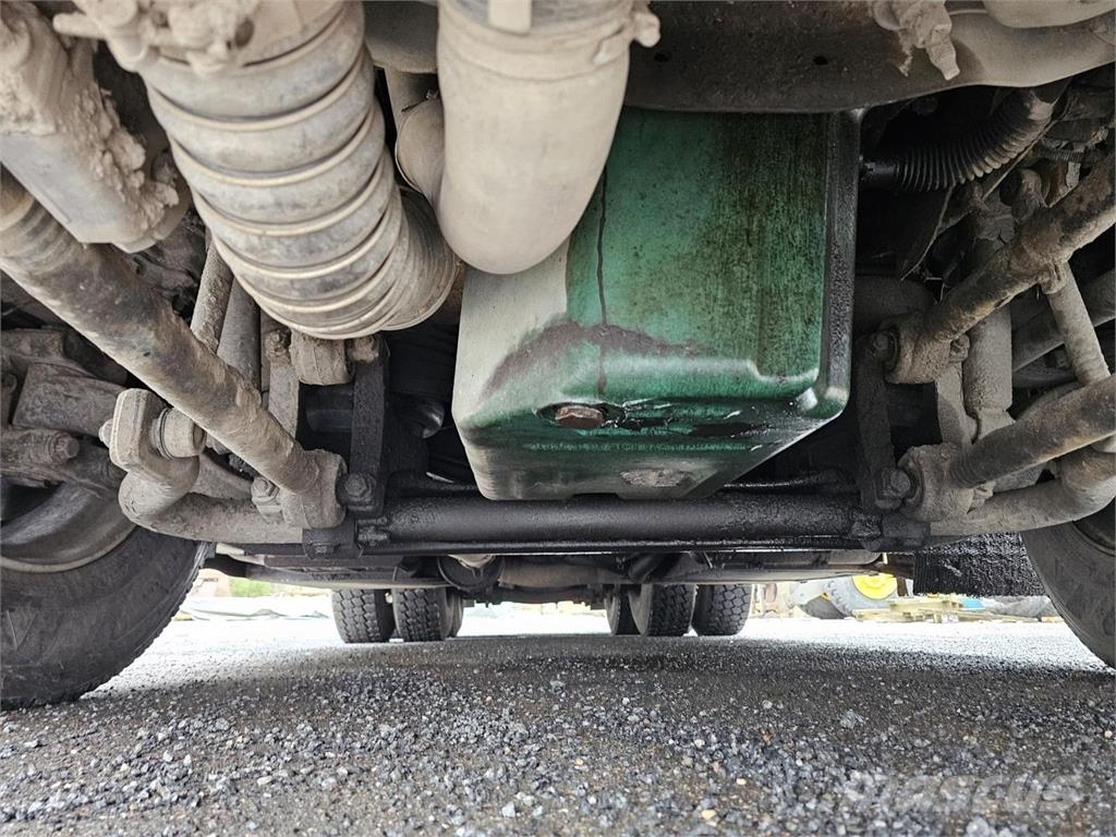 Volvo FH16 8X4 Koukkuauto 工程吊钩车