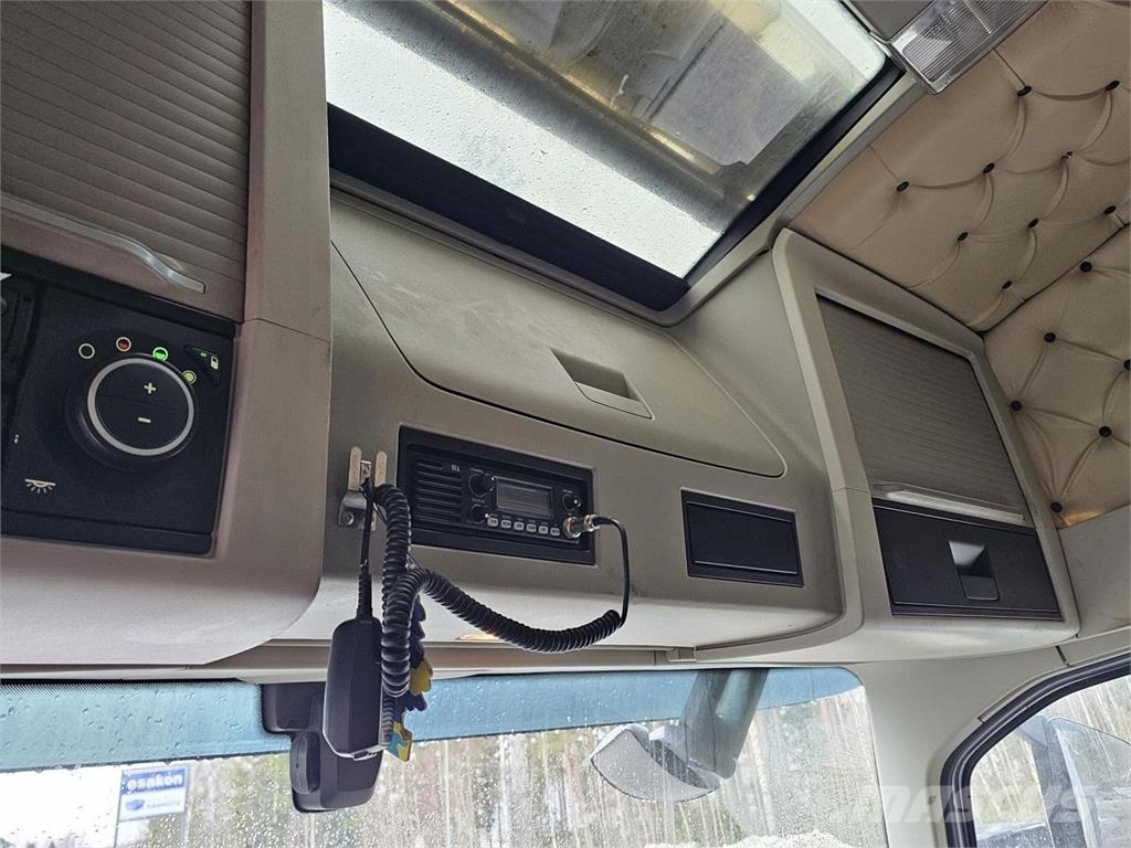 Volvo FH16 8X4 Koukkuauto 工程吊钩车