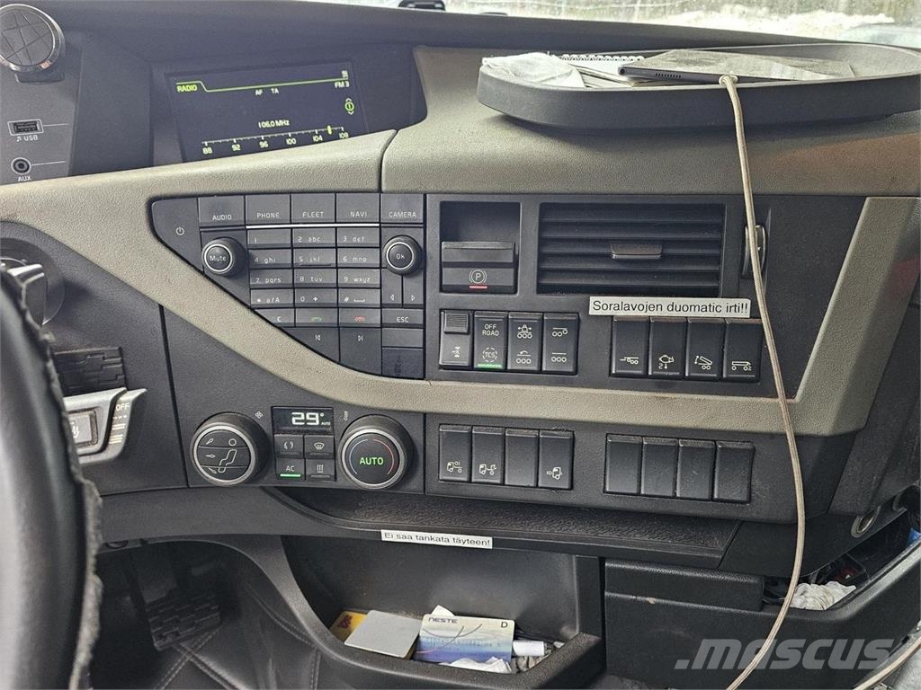 Volvo FH16 8X4 Koukkuauto 工程吊钩车