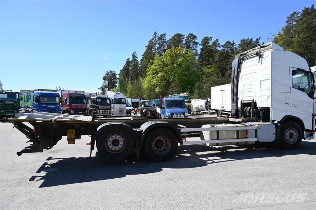 Volvo FH500 6x2 konttialusta Camiones con chasís y cabina
